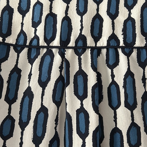 Trina Turk 100% Silk Blouse - Picture 8 of 10